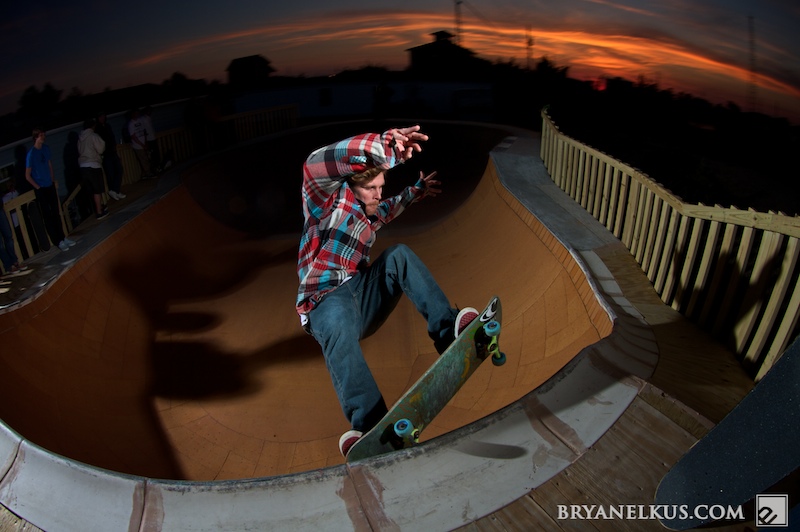 BRYANELKUS_212744