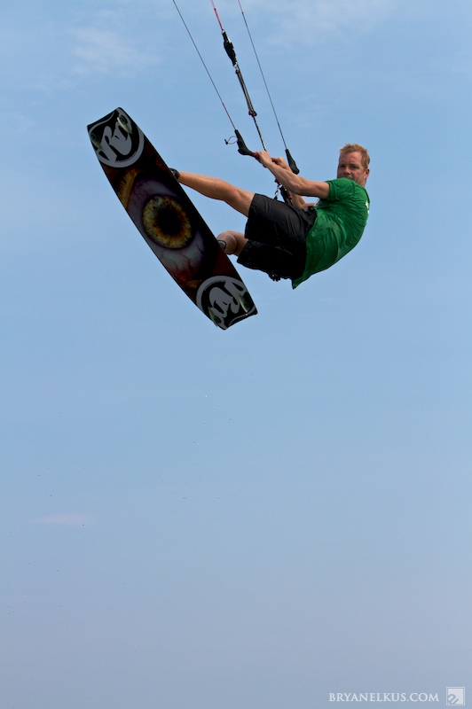 BRYANELKUS_258171