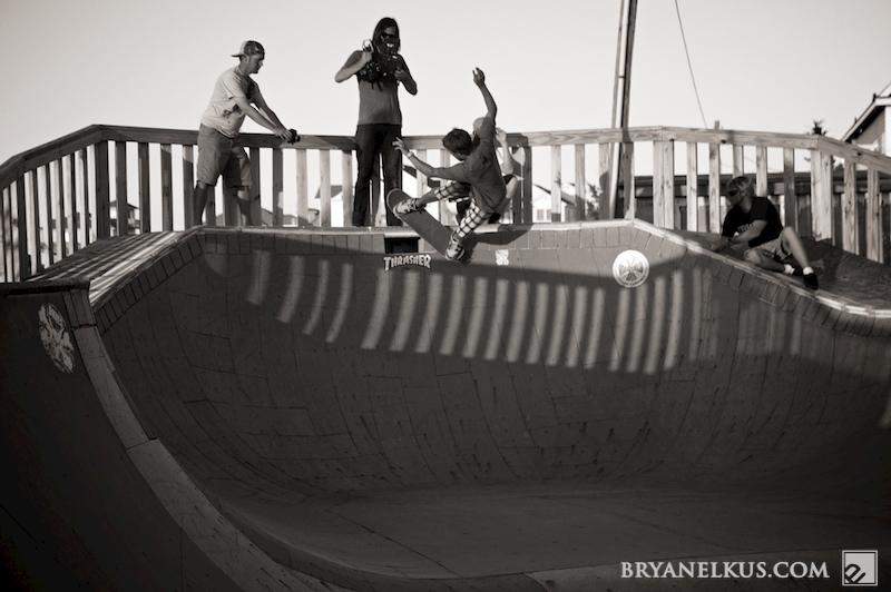 BRYANELKUS_296086