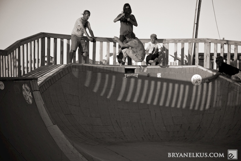 BRYANELKUS_296094
