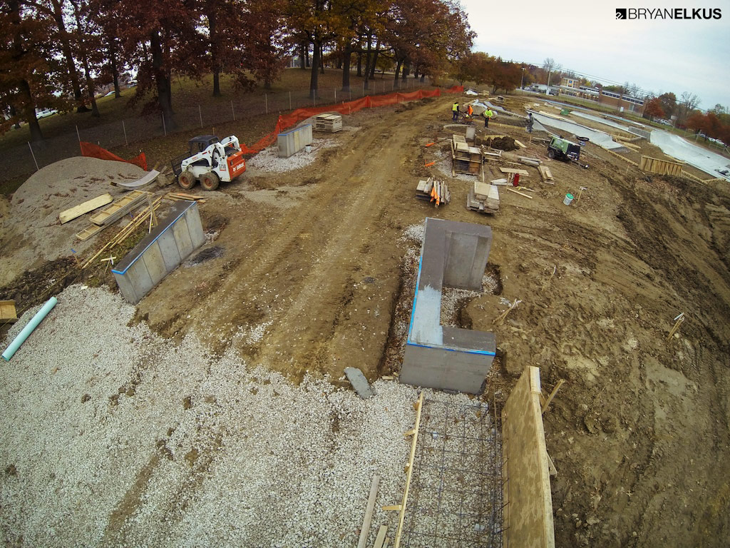 BRYANELKUS_368987