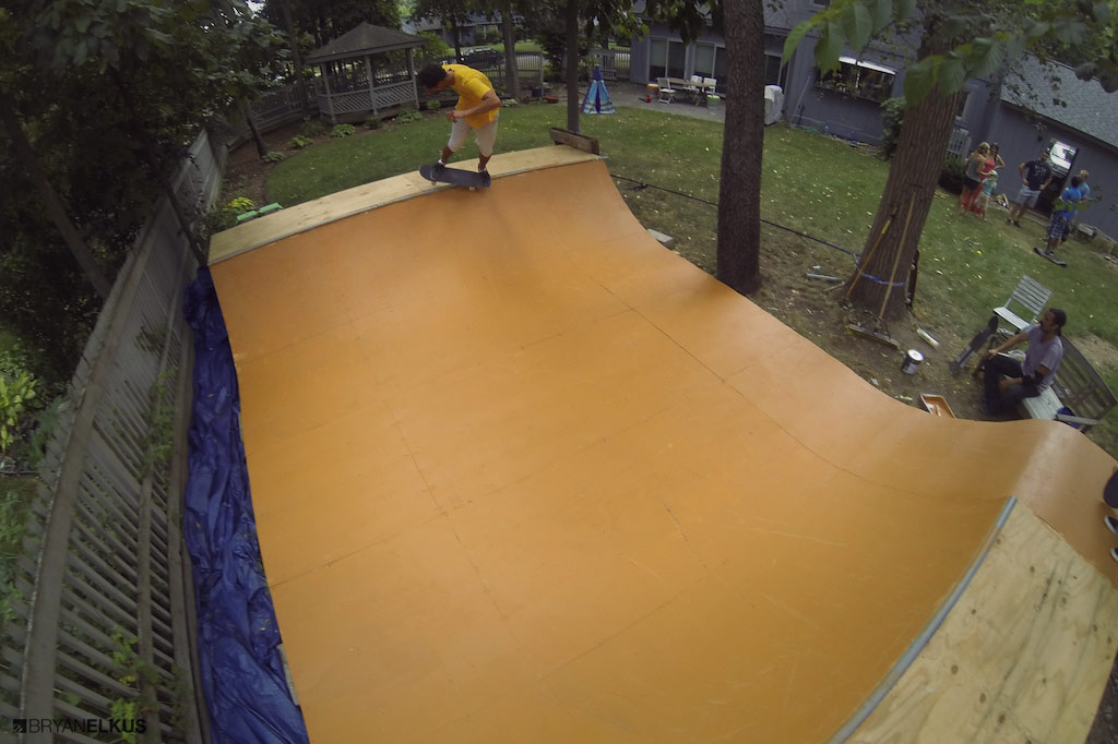 BRYANELKUS_483739