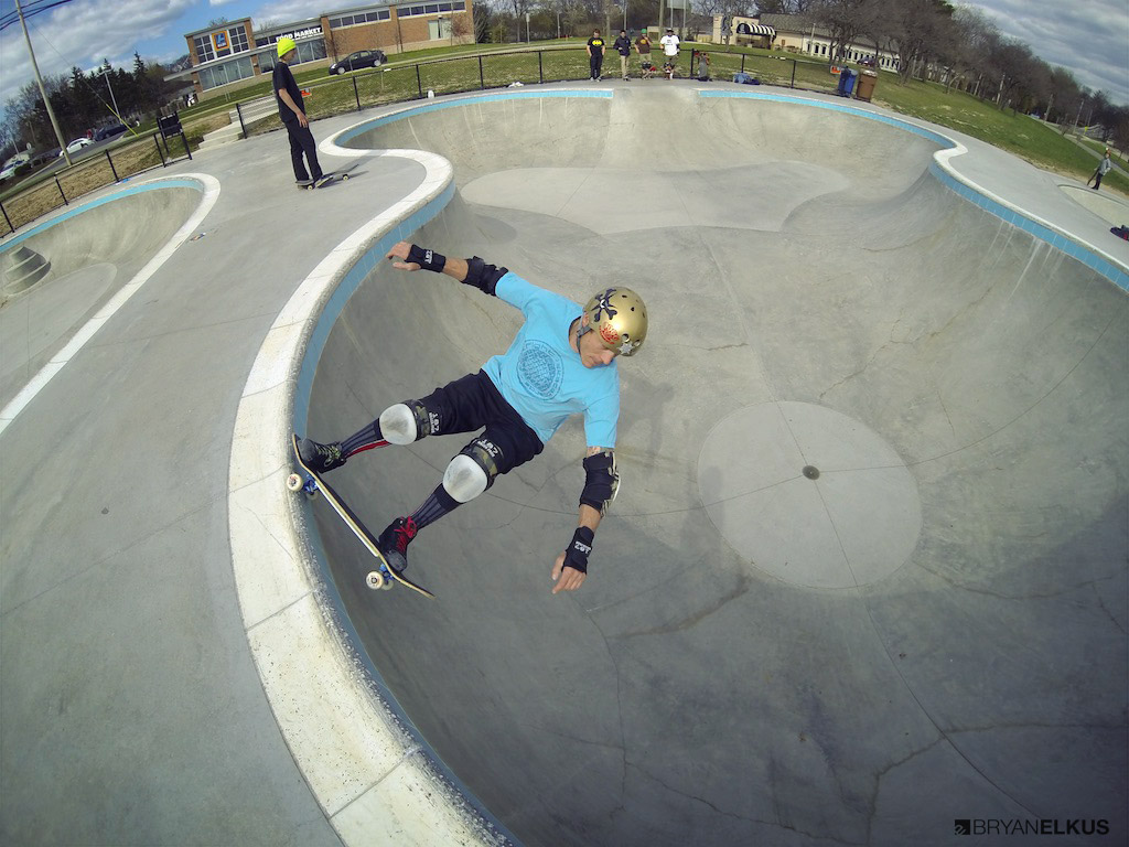 BRYANELKUS_530057