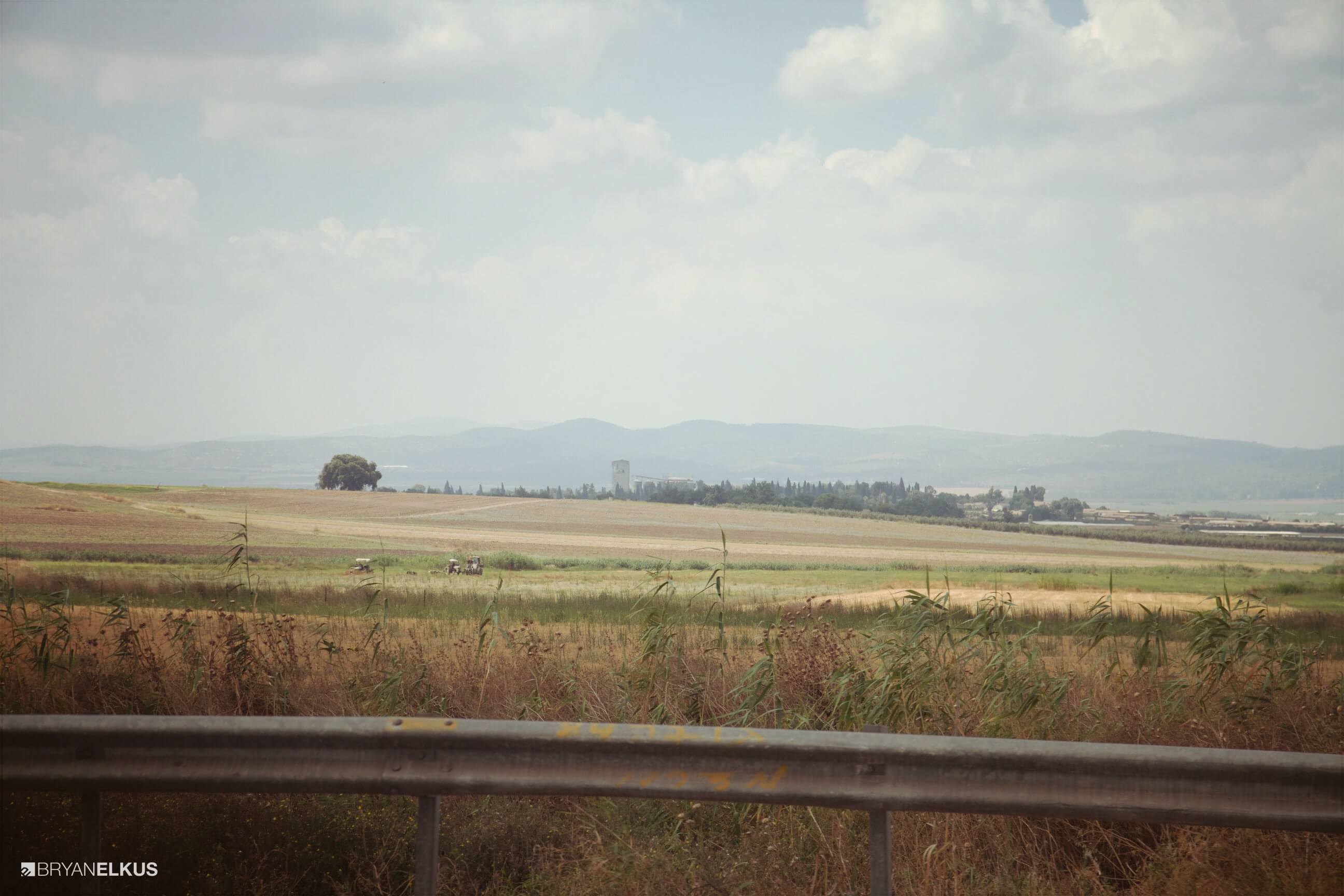 06_BRYANELKUS_541922
