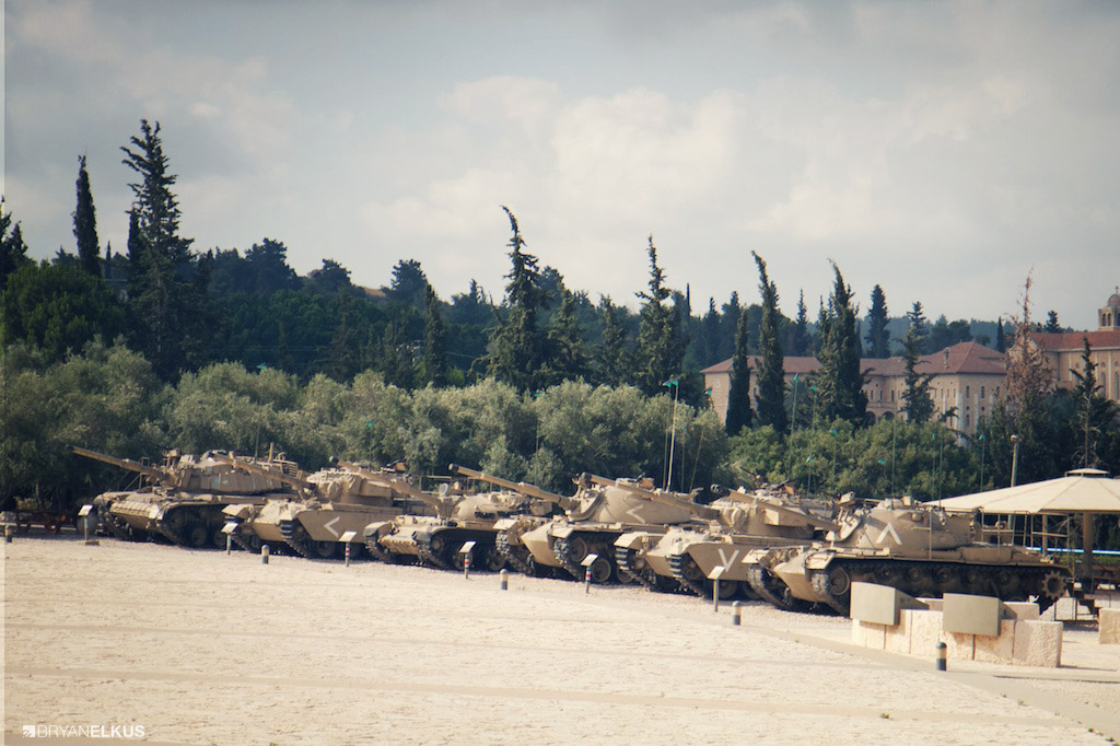 07_BRYANELKUS_539671
