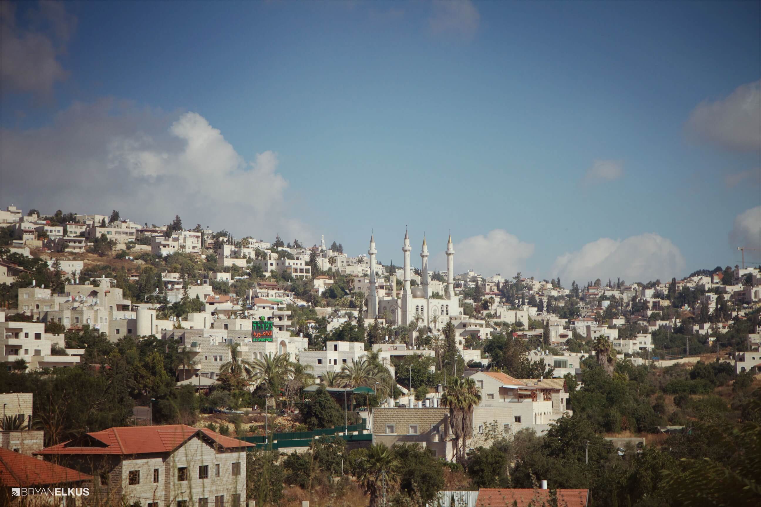 09_BRYANELKUS_541908