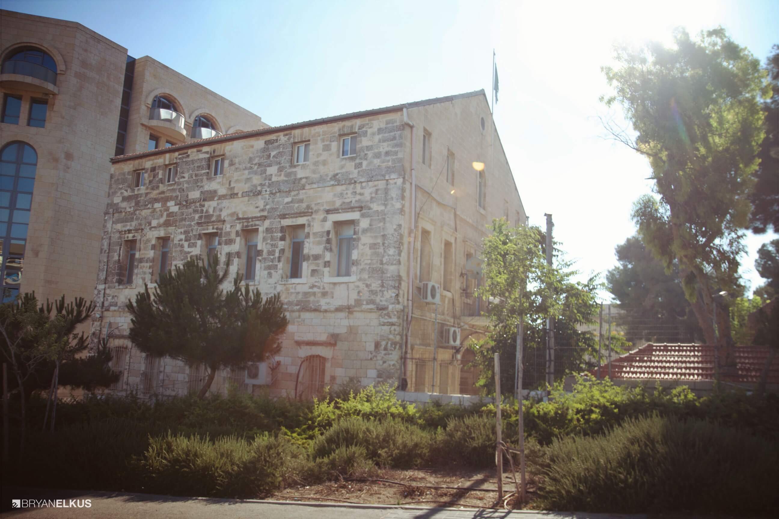 11_BRYANELKUS_541870