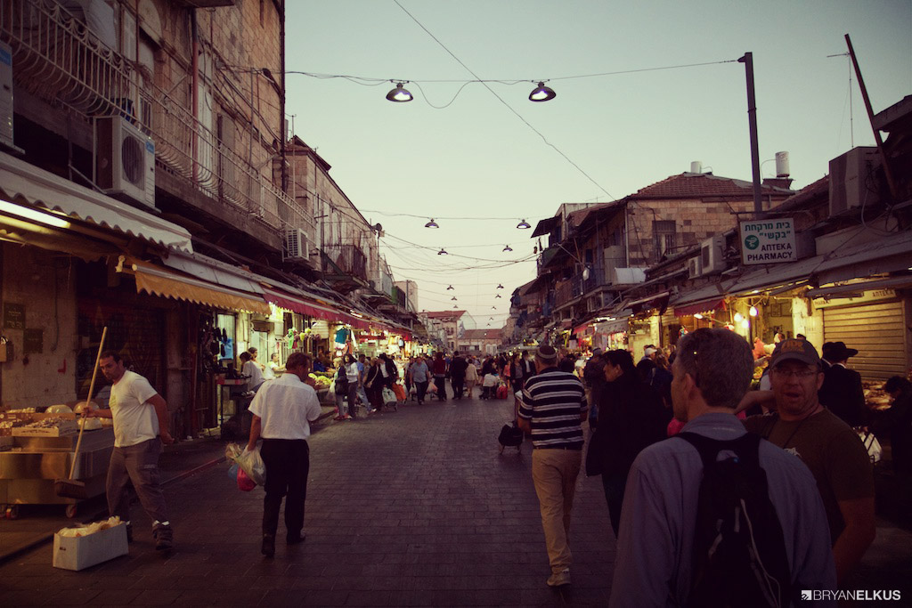 BRYANELKUS_539172