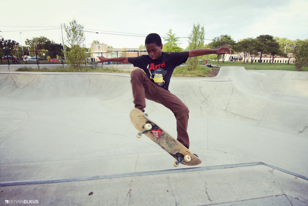 01_BRYANELKUS_582053