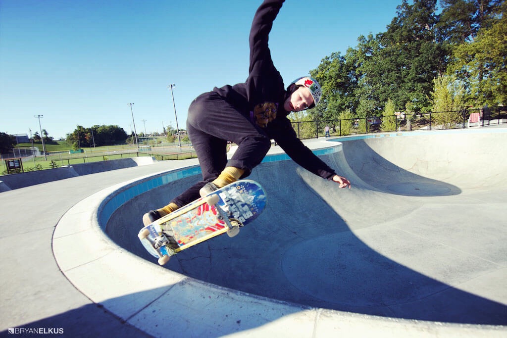 01_BRYANELKUS_582365