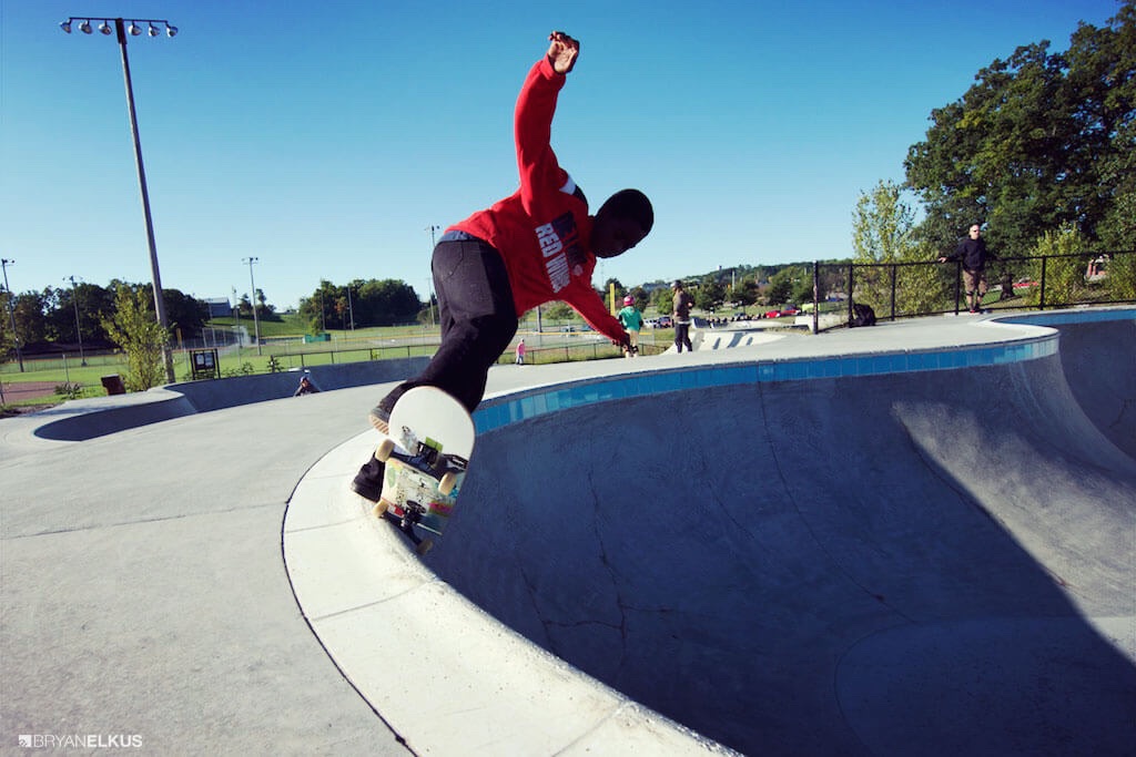 03_BRYANELKUS_582375