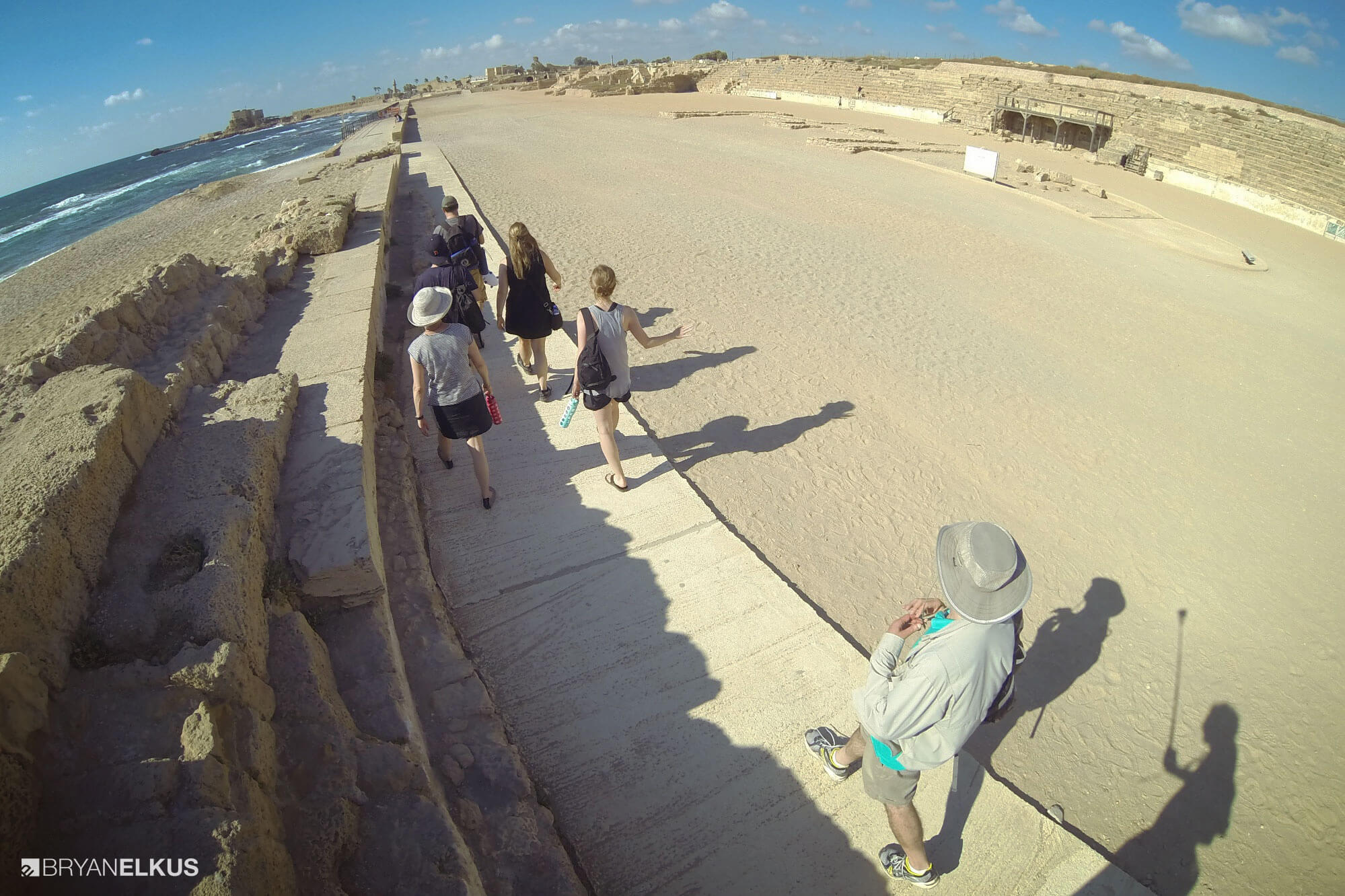 46_BRYANELKUS_544809