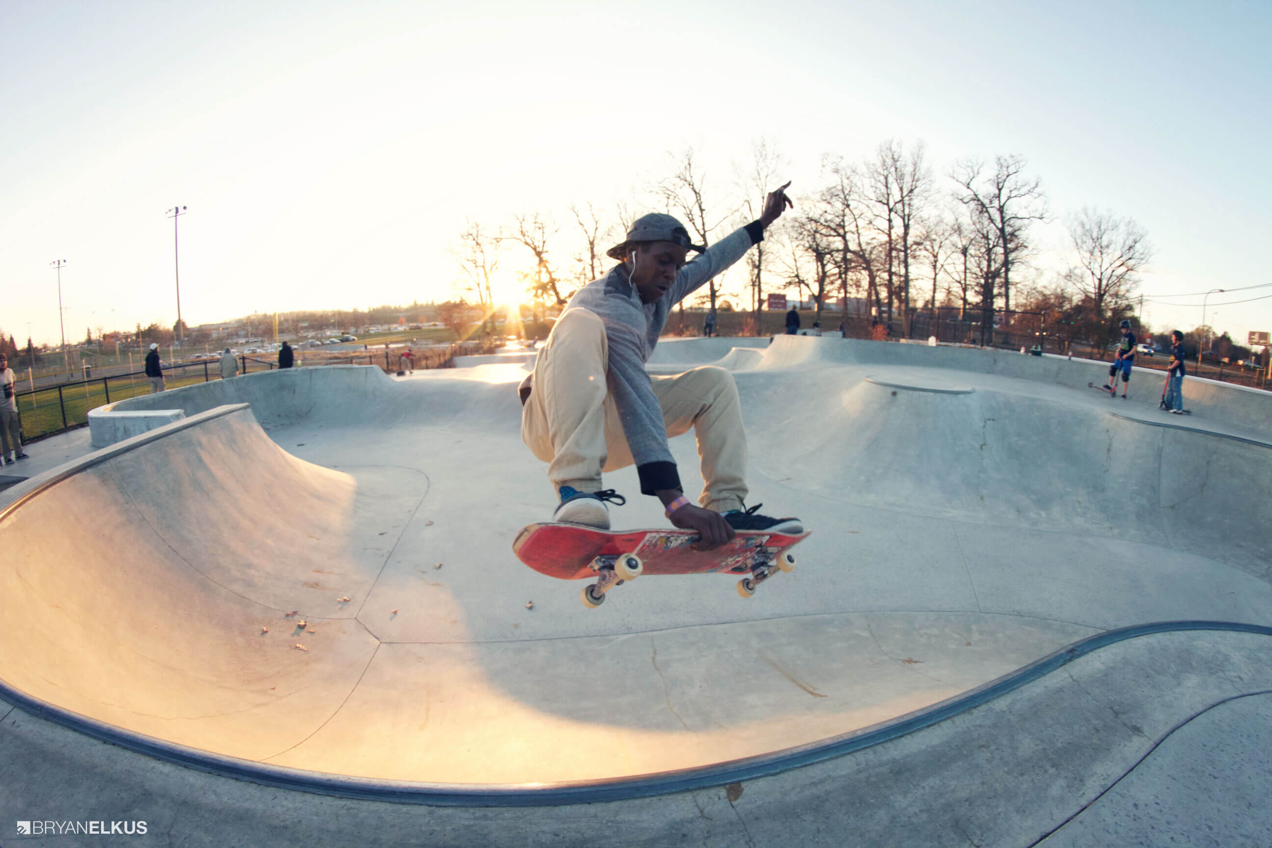 BRYANELKUS_592540