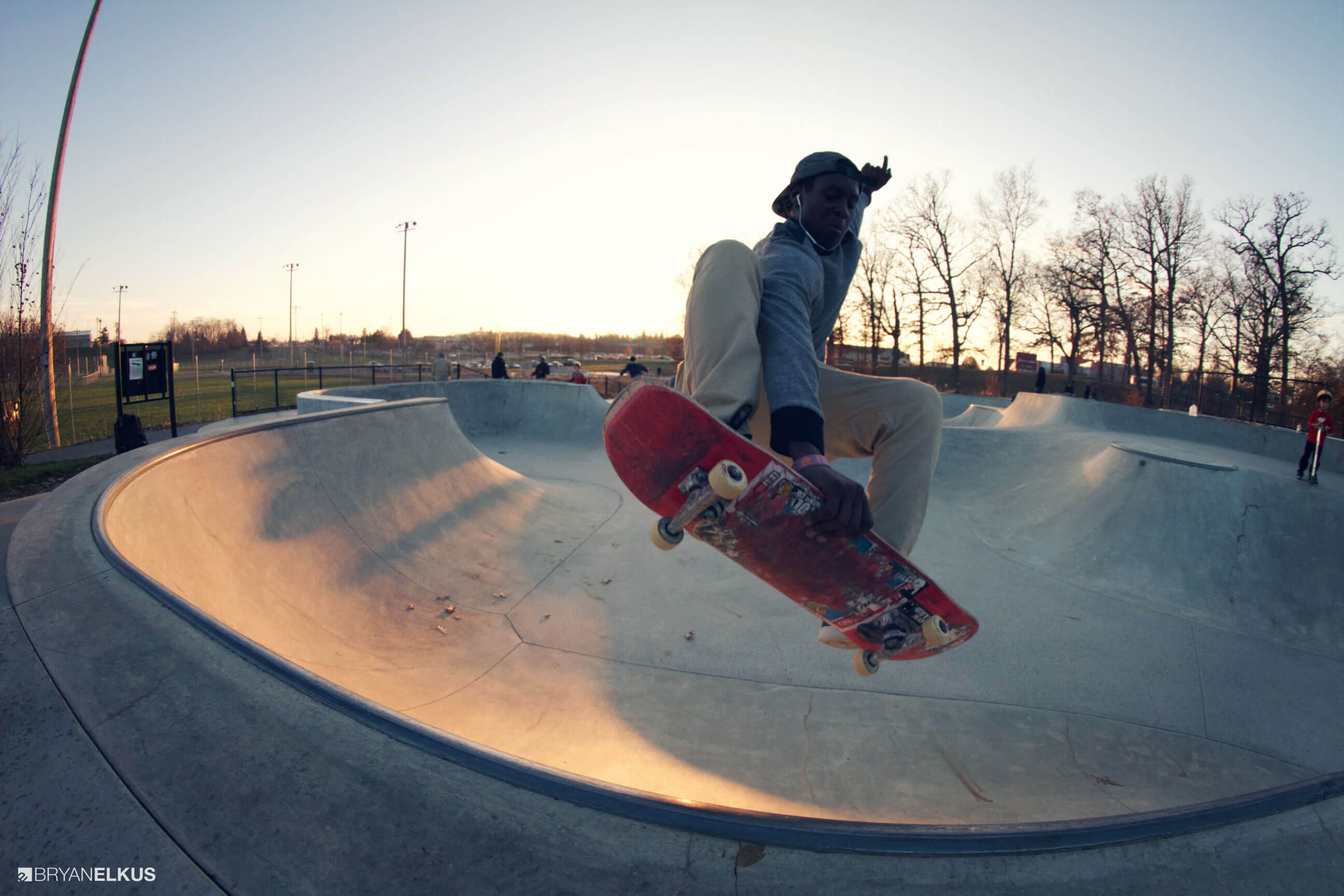 BRYANELKUS_592545