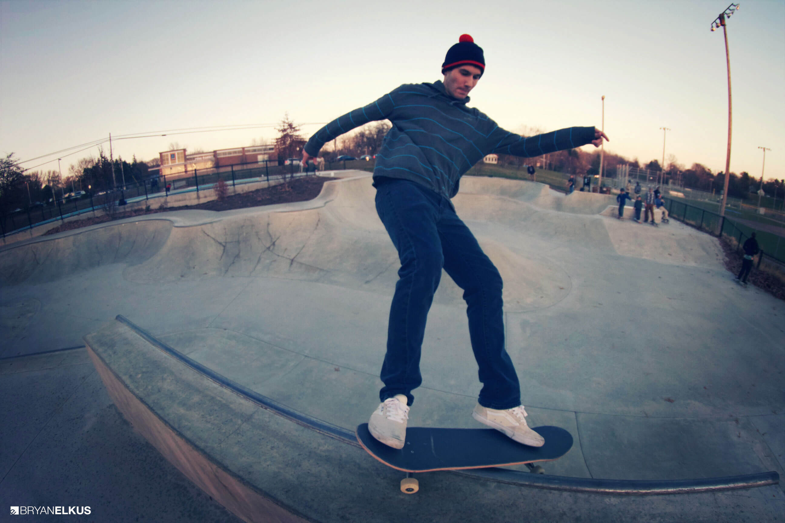 BRYANELKUS_592598