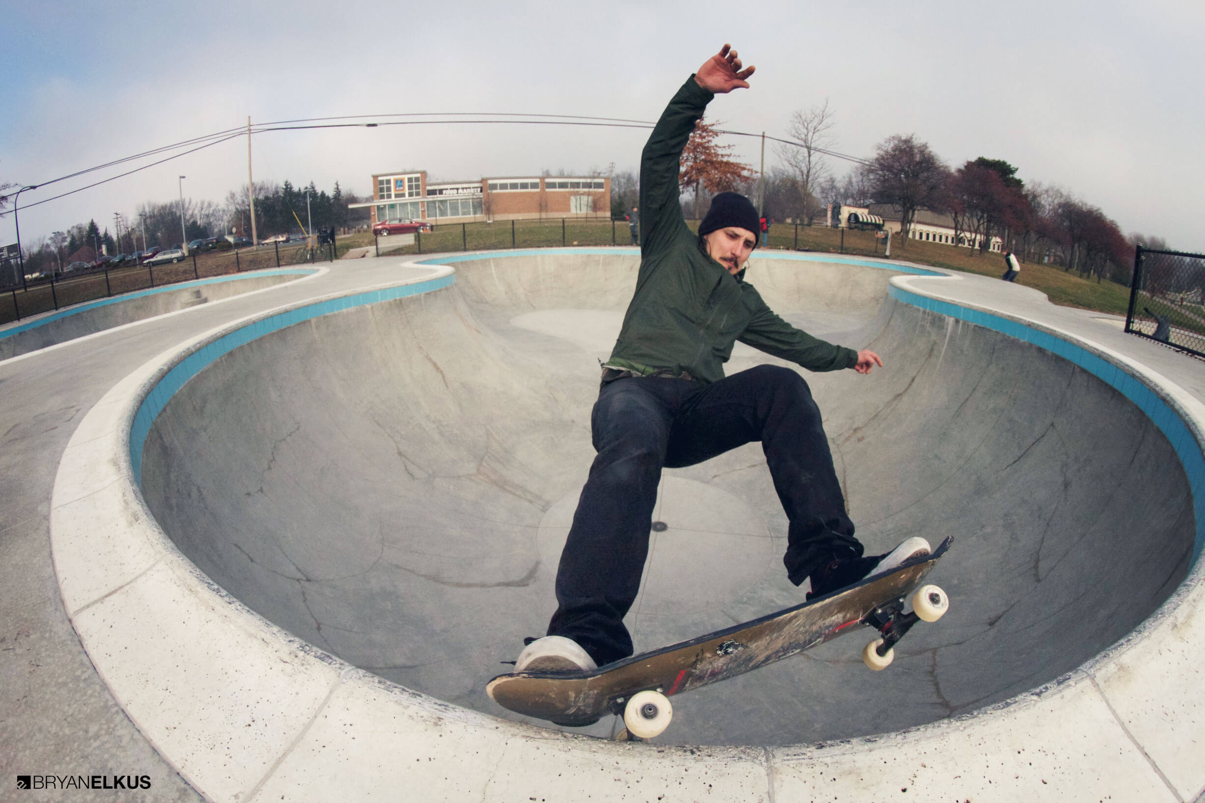 BRYANELKUS_599012