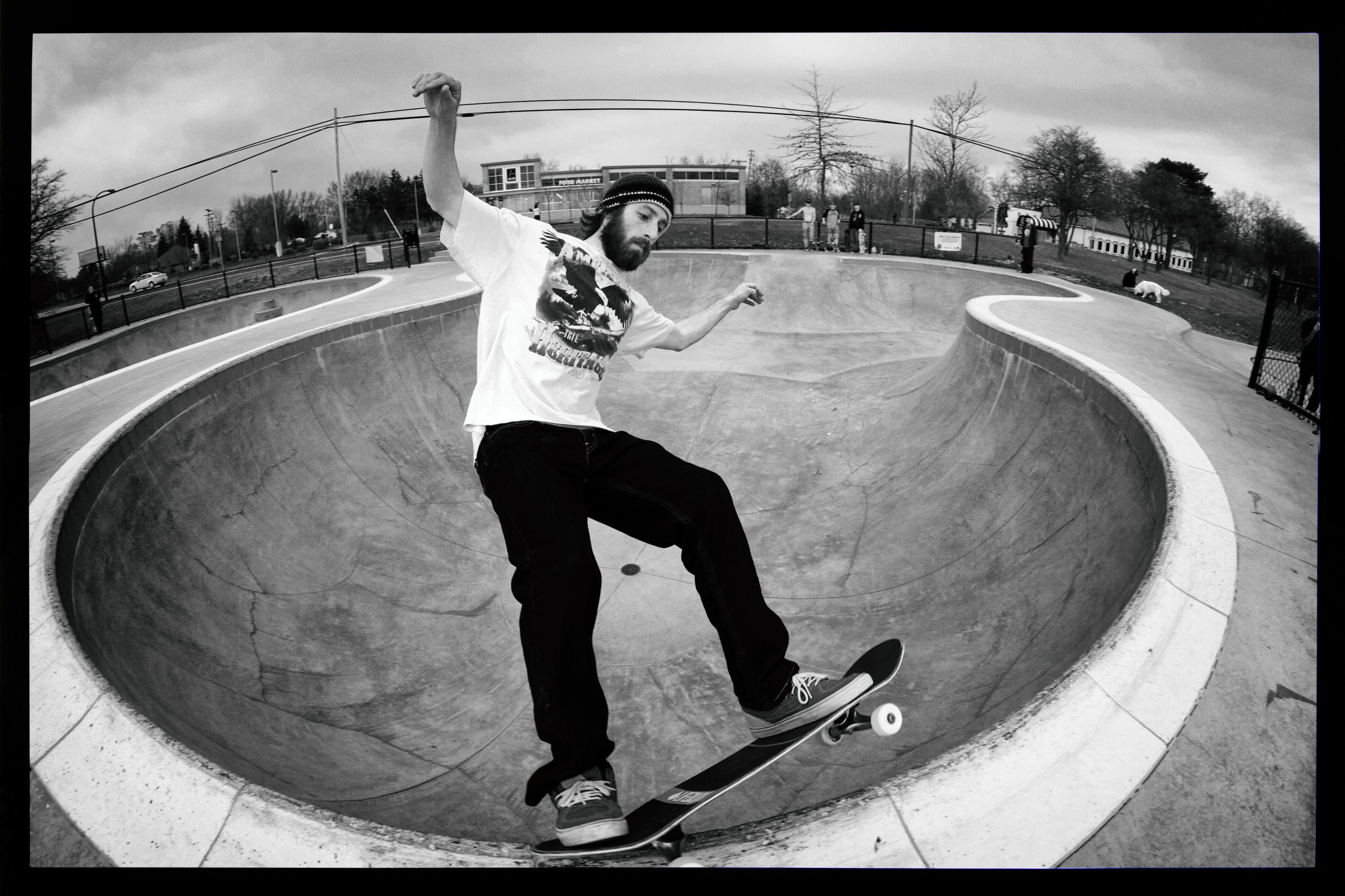 BRYANELKUS_606173