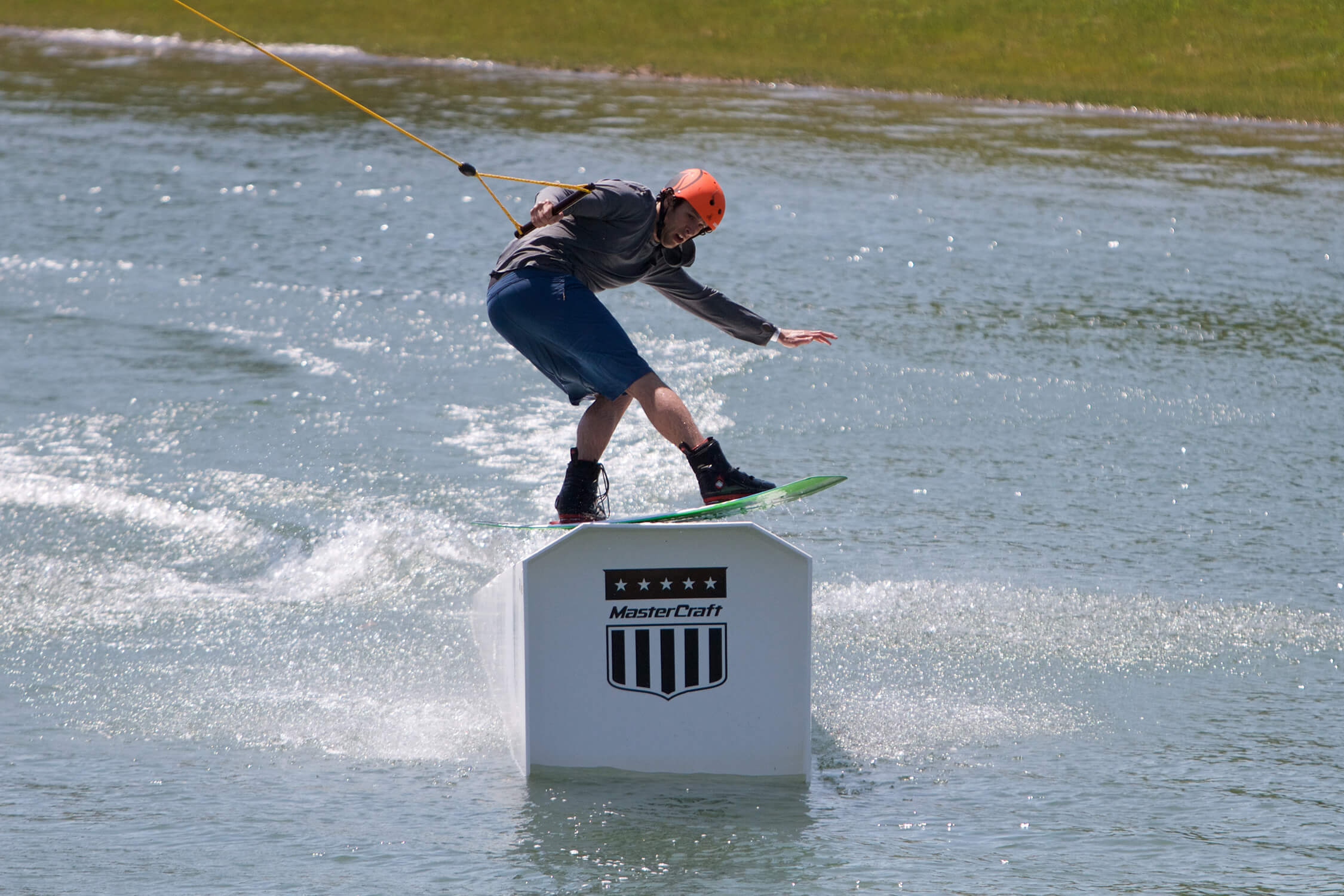 12_BRYANELKUS_613810