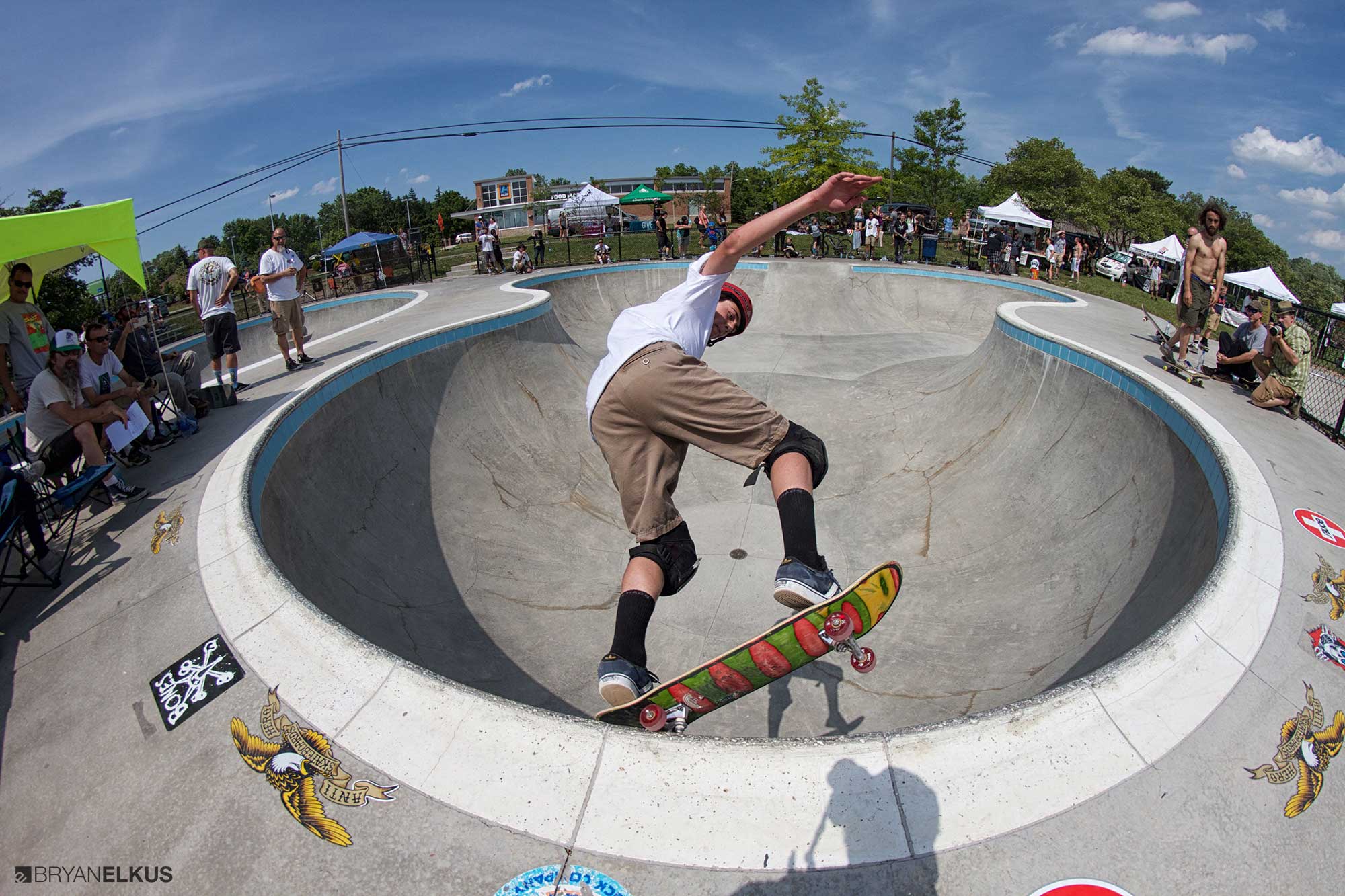 01_BRYANELKUS_615961