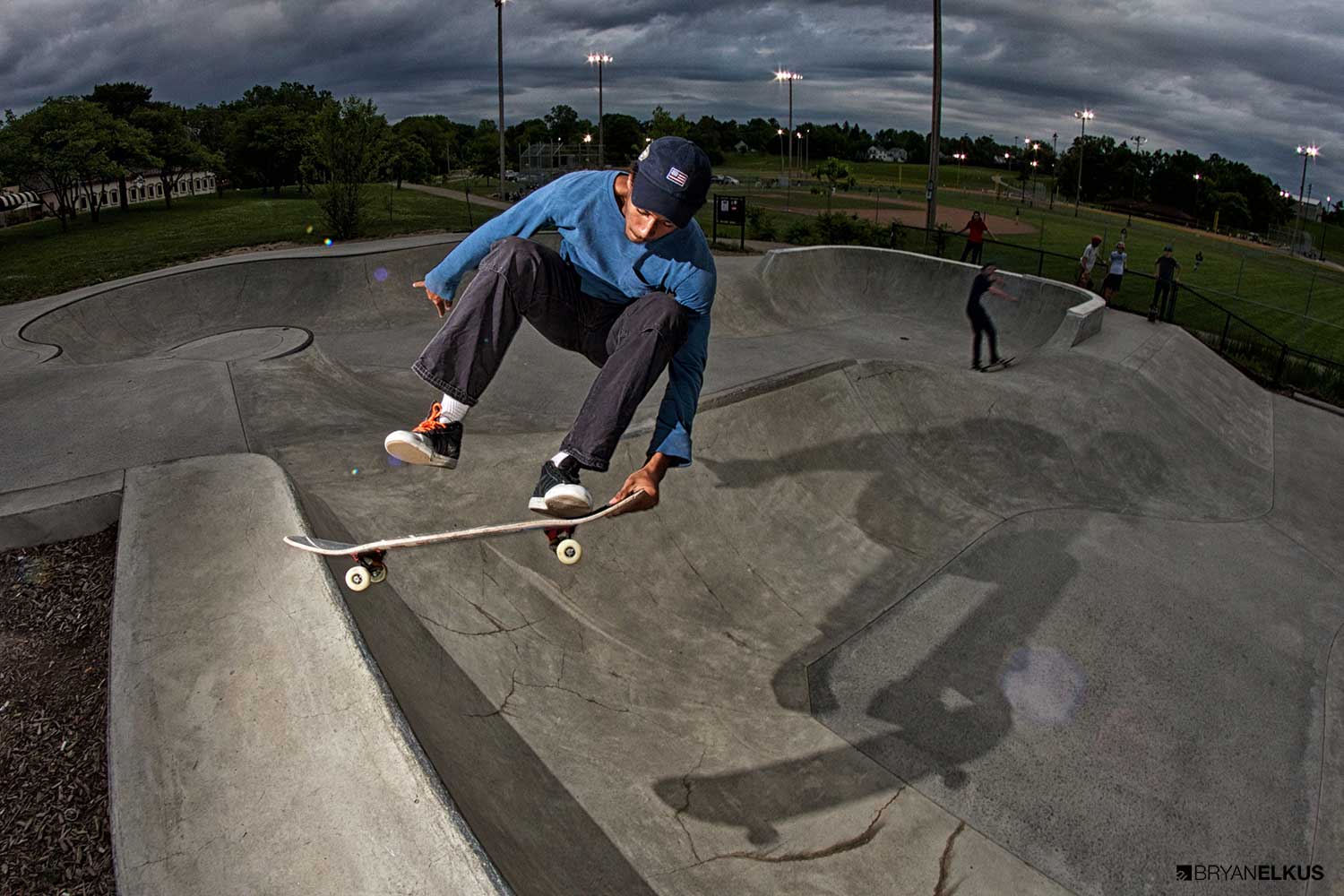 02_BRYANELKUS_614607