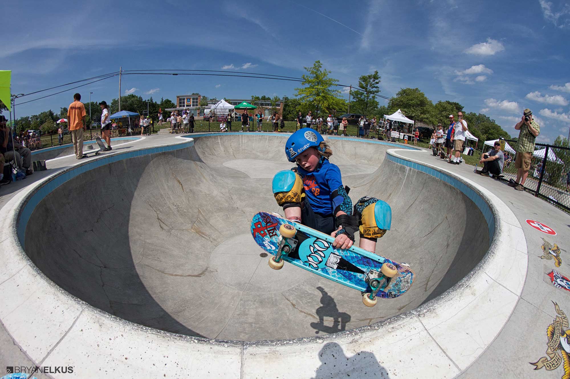 02_BRYANELKUS_615986