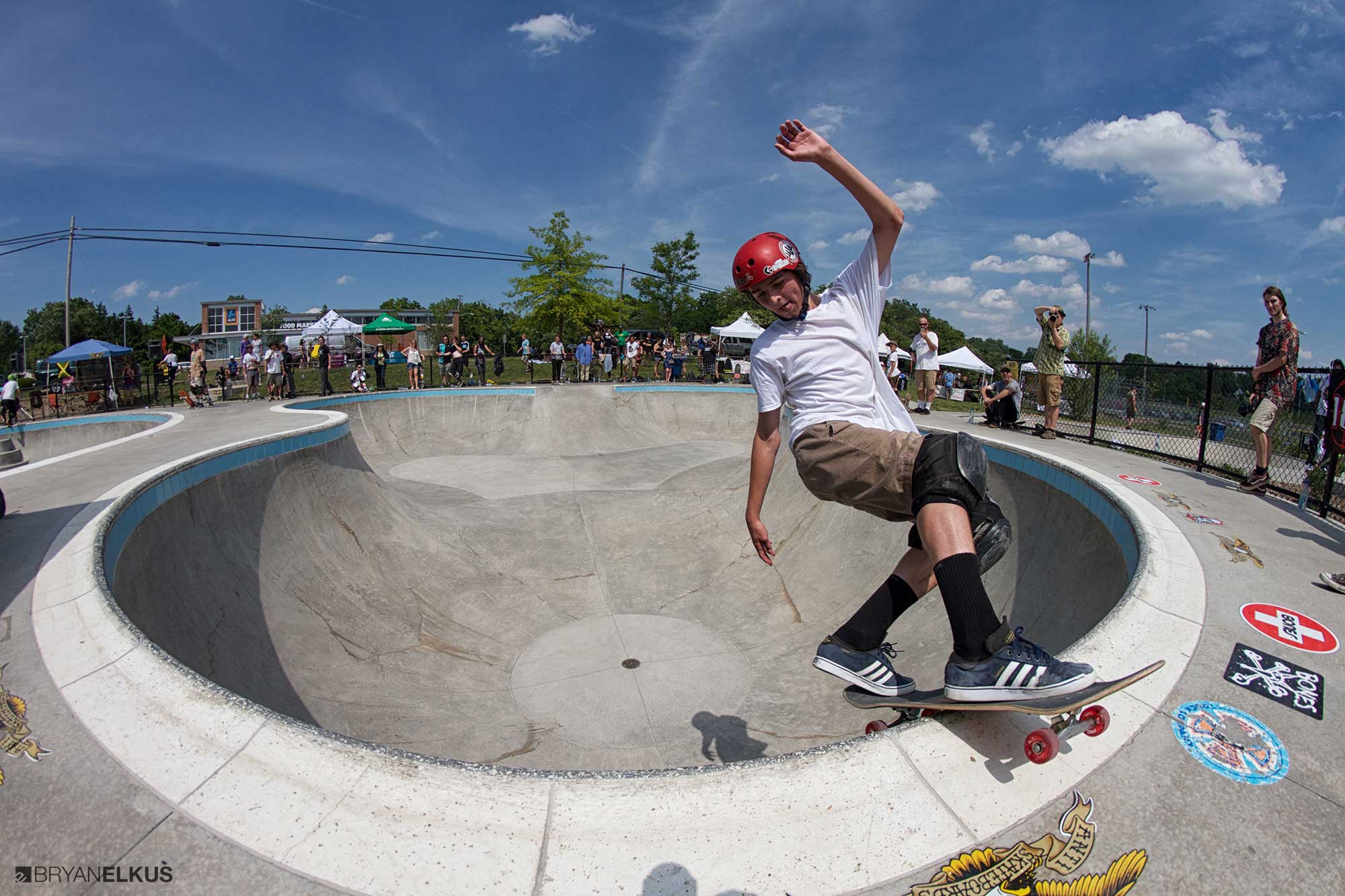 04_BRYANELKUS_616010